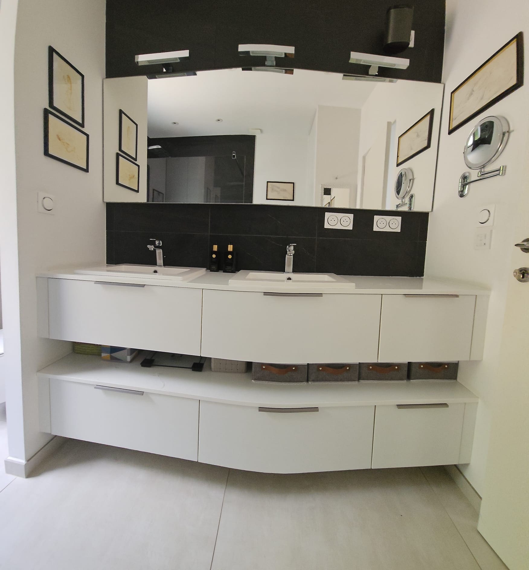 Double vasque et grand miroir