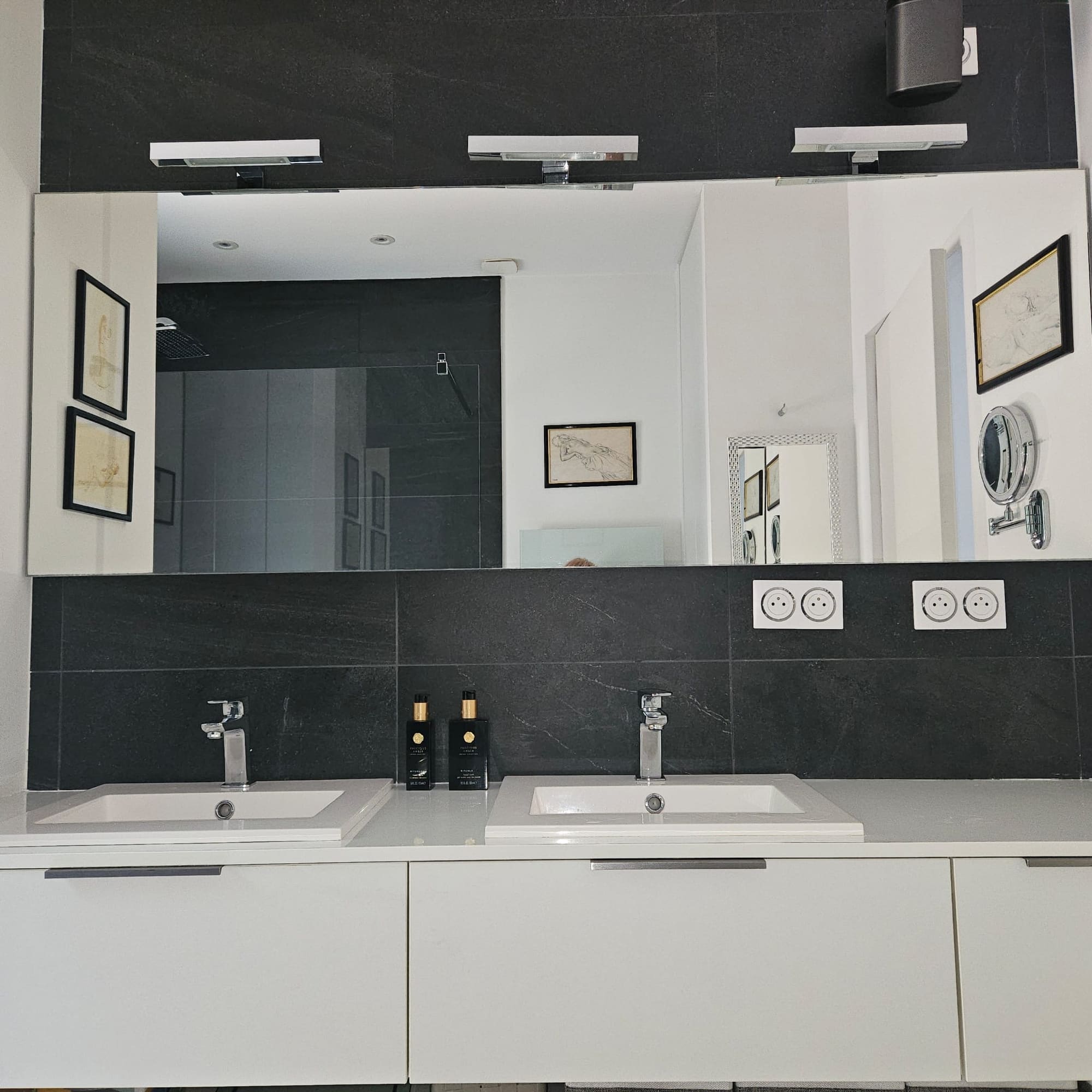Double vasque et grand miroir