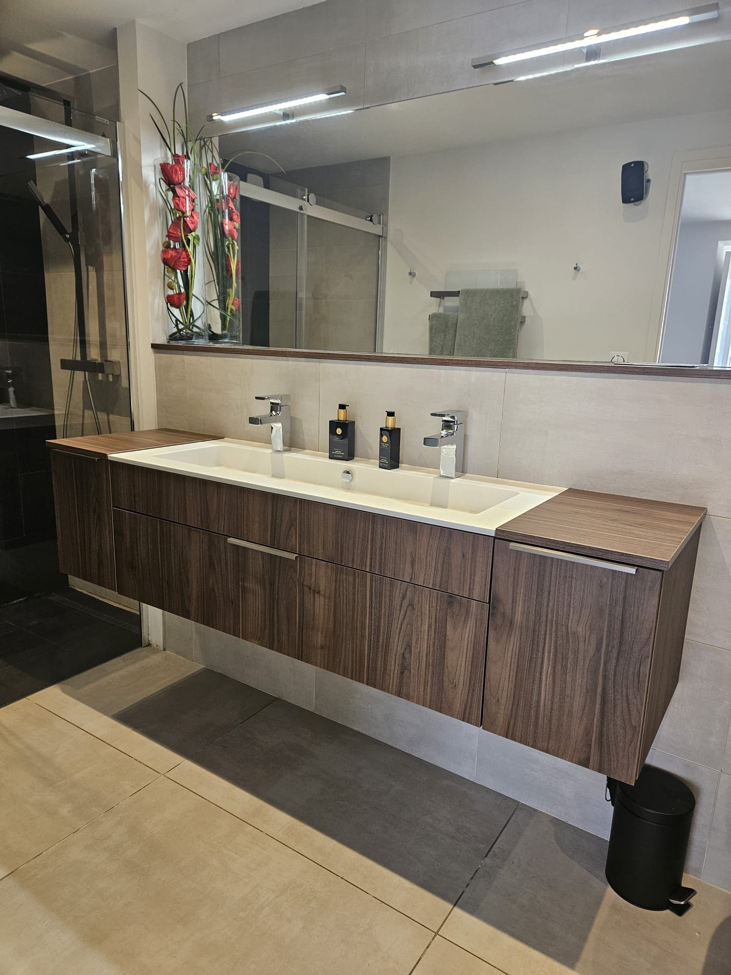 Double vasque et douche