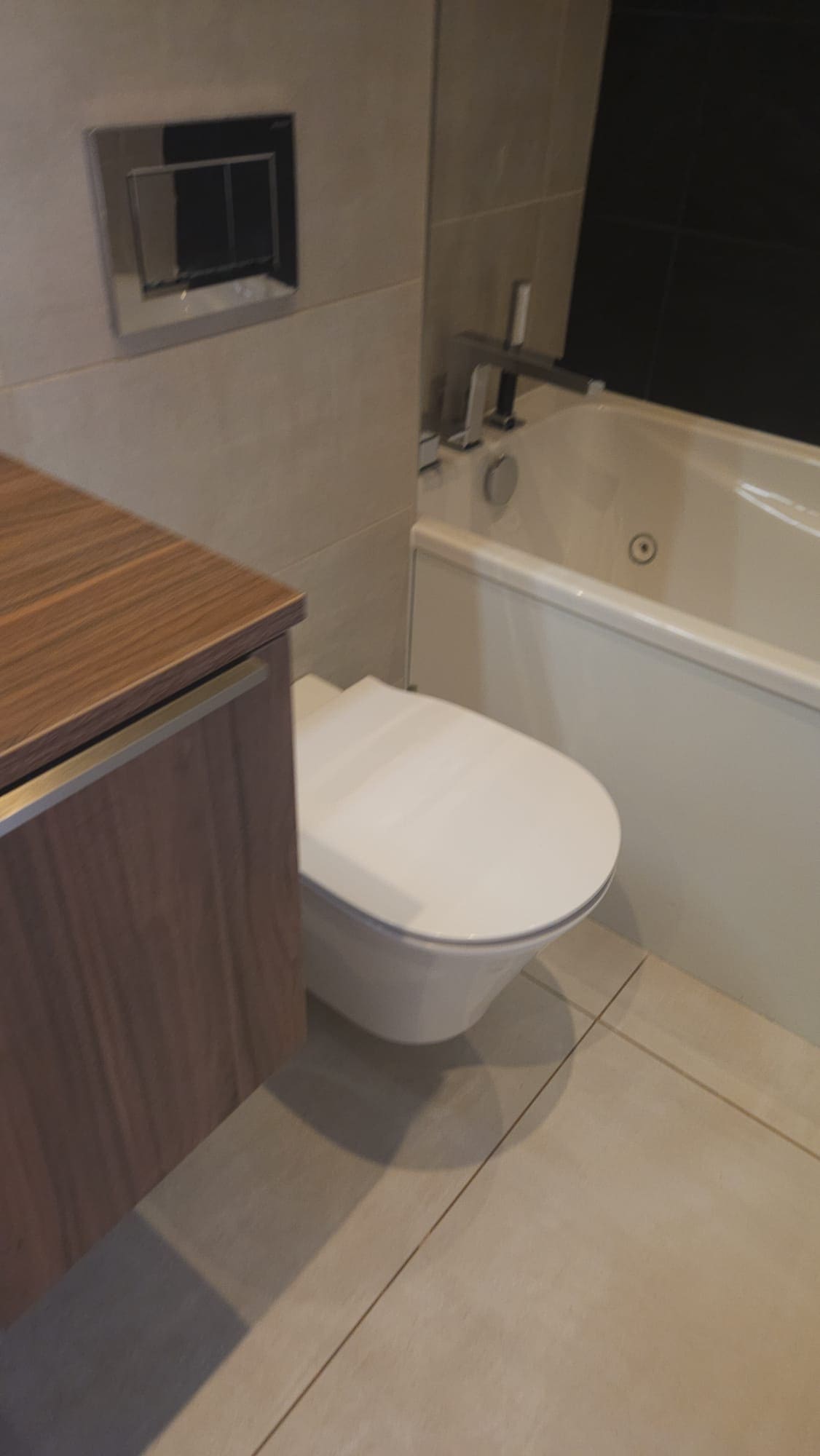 WC et baignoire balnéo
