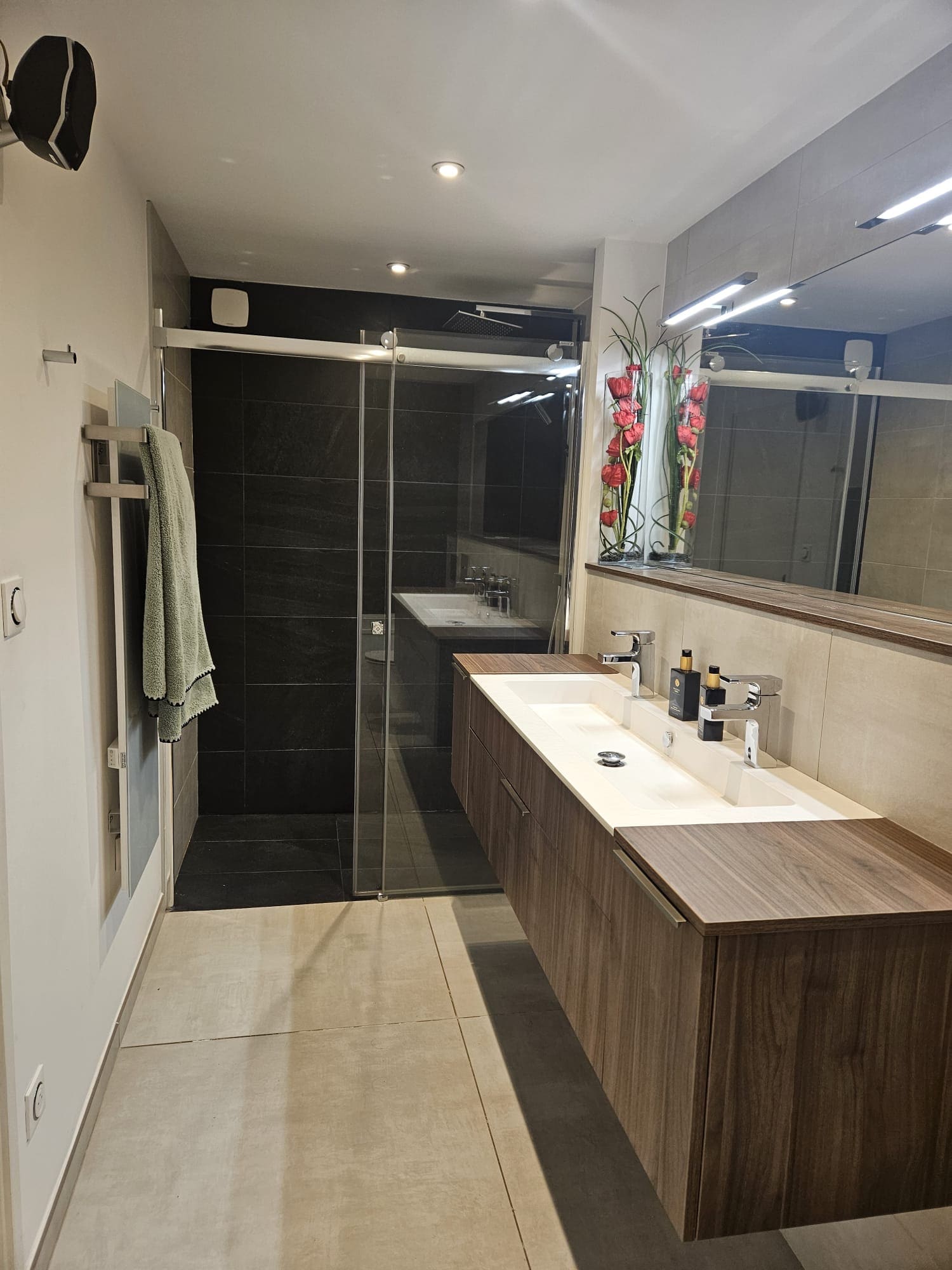 Grande salle de bain double vasque
