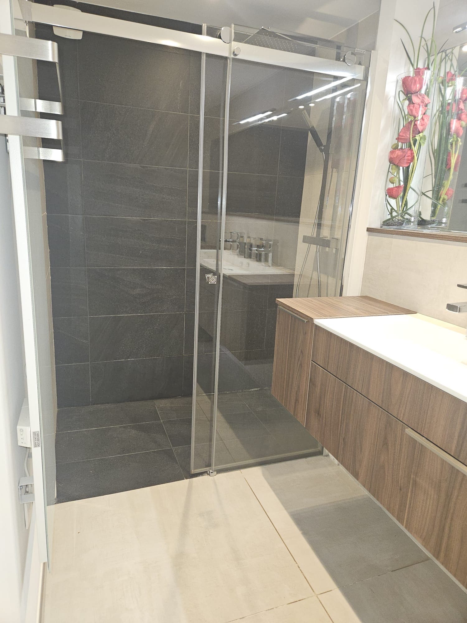 Douche et vasque en bois