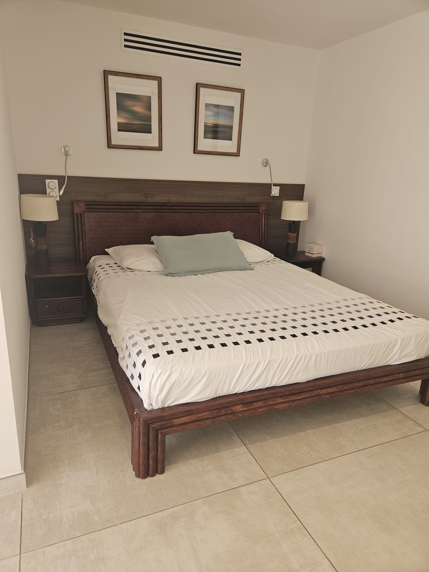 Chambre lit double en bois