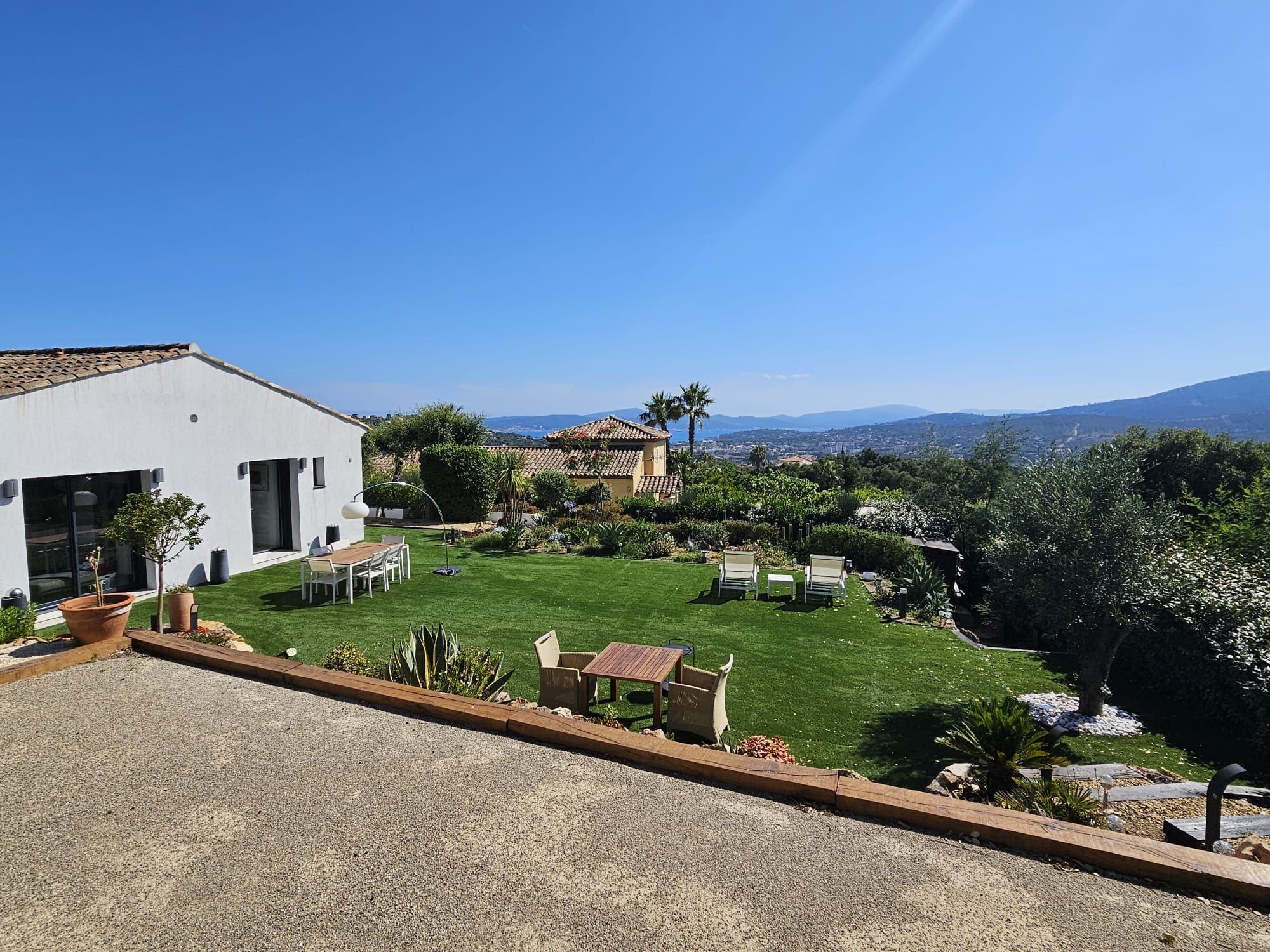 Villa et jardin paysager