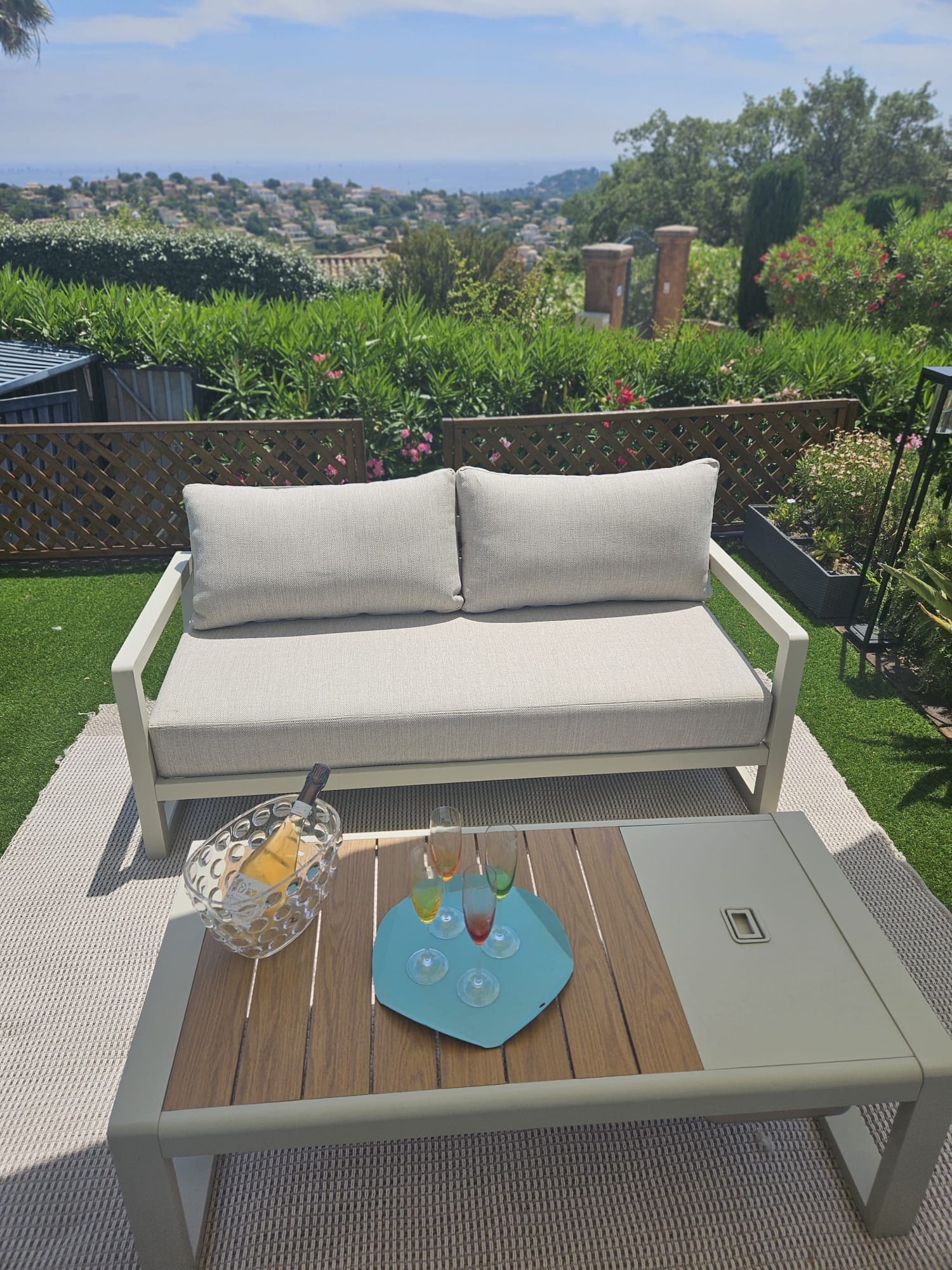 Canapé extérieur vue mer