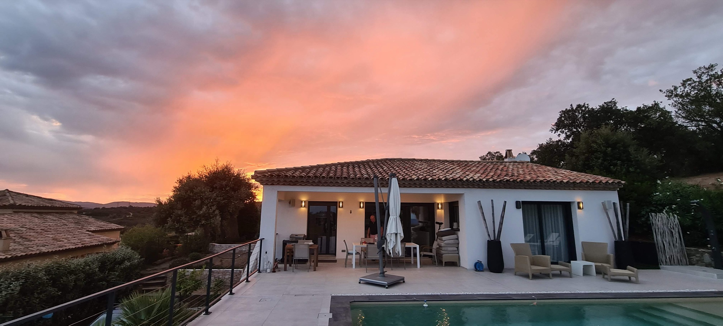 La villa a la hora dorada